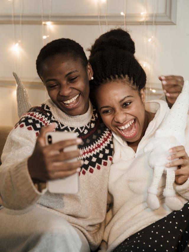 pexels-ekaterina-bolovtsova-5970798 Friends laughing together